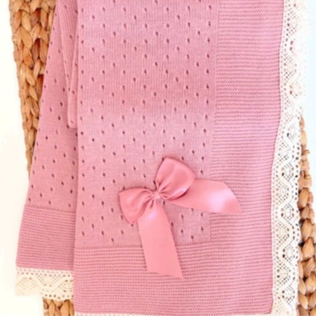 Toquilla Puntilla - Knitted Shawl with Lace Edging